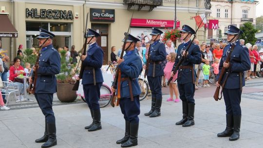 "W granatowym mundurze". Obchody 100-lecia polskiej Policji