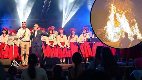 W Jedlińsku zapłonęło sobótkowe ognisko. "To już tradycja mocno zakorzeniona w naszą gminę"
