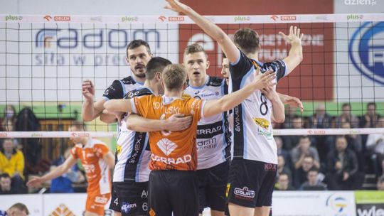 W meczu "o pietruszkę" Czarni podejmą Transfer