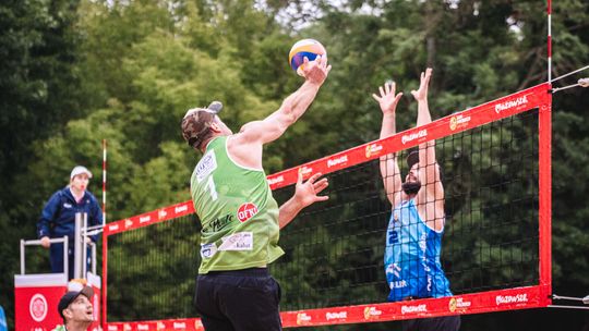 W Przysusze bez zmian! Doskonała siatkówka plażowa już od eliminacji