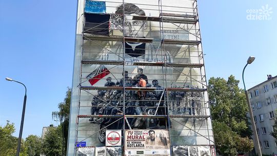 W Radomiu powstaje pierwszy mural poświęcony księdzu Romanowi Kotlarzowi