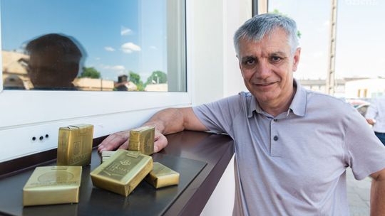 W Radomiu powstał pomnik kultowych papierosów 