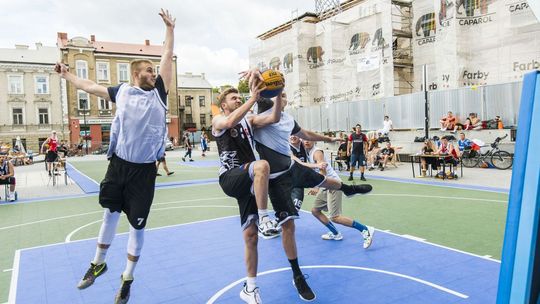 W weekend koszykarskie mistrzostwa Radomia 3x3 Dudi CUP - 1