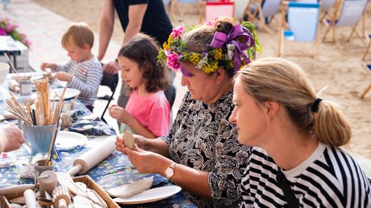 Wakacje na wsi czy w centrum miasta? Fosa Pełna Kultury 2025