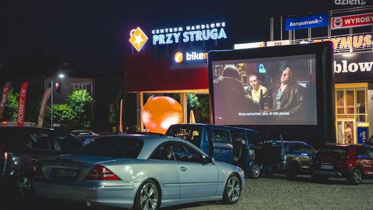 Walentynkowe kino samochodowe w Radomiu