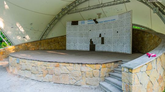 Wandale niszczą muszlę. Co planuje Łaźnia?