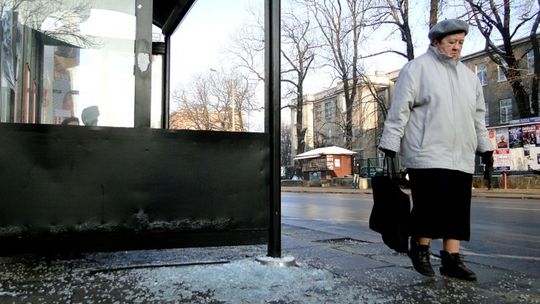 Wandale niszczą przystanki. Tym razem na Żółkiewskiego