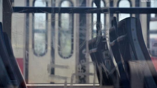 Wandale notorycznie niszczą autobusy!