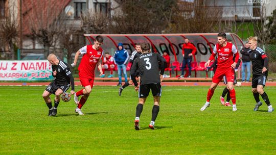 Ważne wyjazdowe zwycięstwo Pilicy Białobrzegi. Dwa trafienia Konrada Paterka