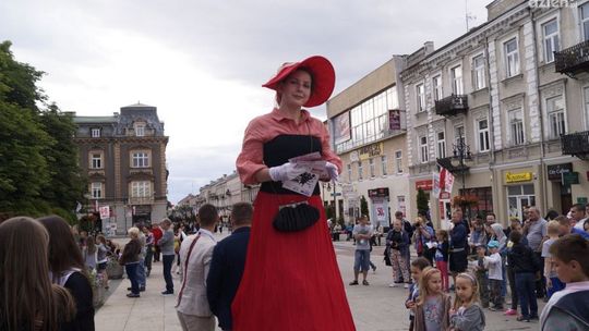 Wbrew grawitacji. IV Festiwal Artystów Ulicznych i Precyzji