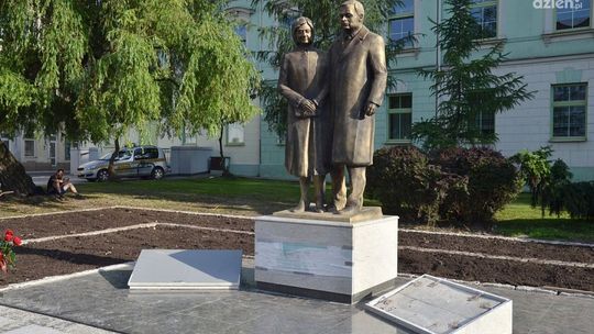 We wtorek odsłonięcie pomnika pary prezydenckiej - ZOBACZ PLAN