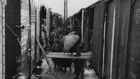 Wernisaż wystawy fotografii w American Corner