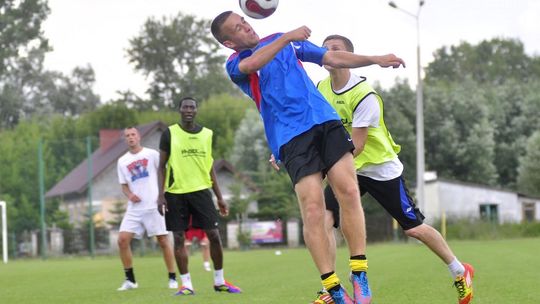 Wewnętrzny sparing i zmiany kadrowe w Broni