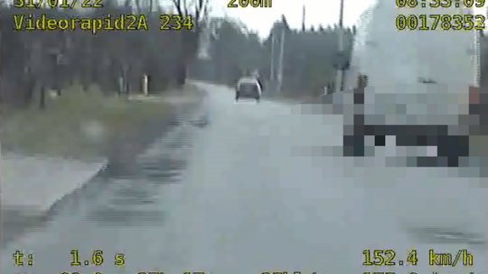 WIDEO. 22-latek jechał 140 km/h w terenie zabudowanym