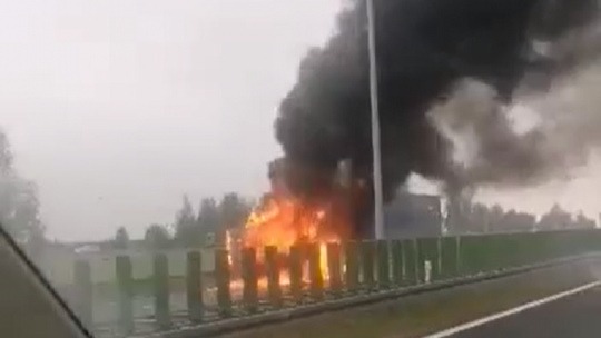 WIDEO. Pożar tira na S7