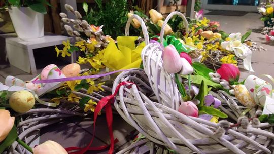 Widzialna Ręka tworzy Koszyczki Miłości