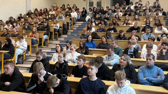 Wielka Oksfordzka Debata Konstytucyjna na WPiA: młodzież zmierzyła się na argumenty