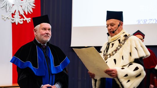 Profesor Krzysztof Jajuga z tytułem doktora honoris causa Uniwersytetu Radomskiego. Wielkie wyróżnienie dla wybitnego naukowca Profesor Krzysztof Jajuga z tytułem doktora honoris causa Uniwersytetu Radomskiego. Wielkie wyróżnienie dla wybitnego naukowca