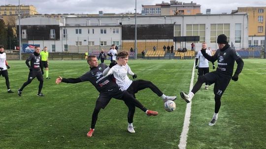 Wietrzny sparing Broni Radom z Chełmianką dla drużyny gości