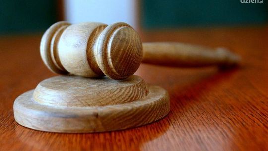 Więzienie dla mężczyzn, którzy wsadzili dziecko do pralki