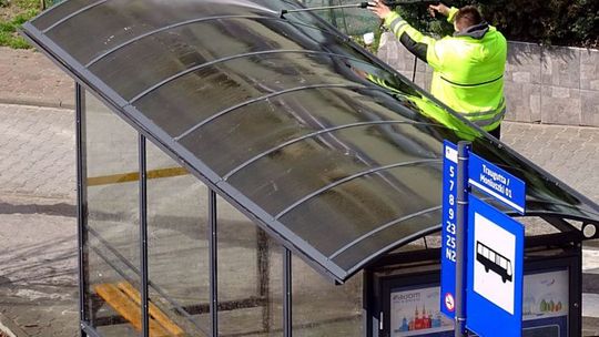 Wiosenne czyszczenie przystanków