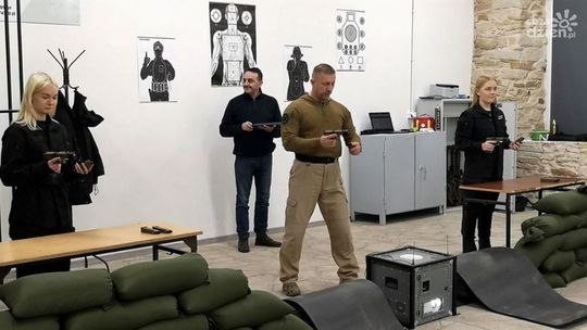 Wirtualna strzelnica w szydłowieckiej szkole już działa