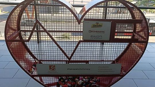 Wkręcają w pomoc. W Kozienickim Domu Kultury rusza kolejna zbiórka nakrętek