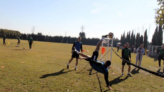 Włochy 2019. Czwartkowy poranek Radomiaka z siatkonogą w tle