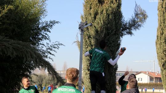 Włochy 2019. Diesel, drzewo korkowe i "wypuszczony" Leo Włochy 2019. Diesel, drzewo korkowe i "wypuszczony" Leo