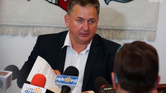 Wójcik: Kładka po wyborach zostanie rozebrana