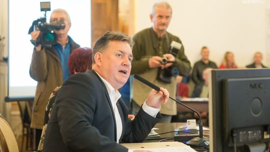 Wójcik: Struzik wybudował sobie cmentarny pomnik