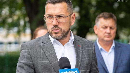 Wojewoda mazowiecki podjął decyzję w sprawie mandatu radnego Łukasza Podlewskiego
