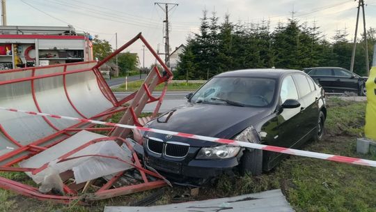 Wolanów. Staranował autem wiatę przystankową
