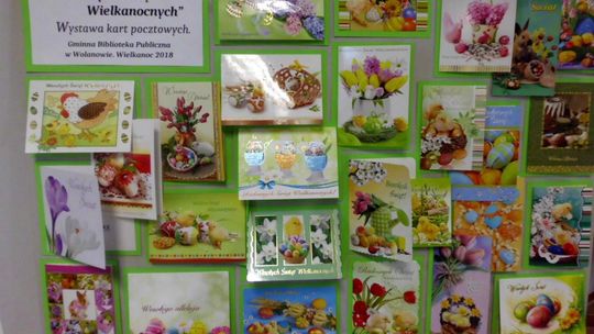 Wolanów. Wystawa kartek świątecznych w bibliotece