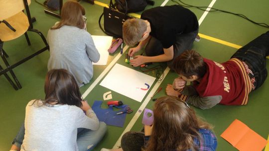 Wolontariusze z Peru i Łotwy w PG 13