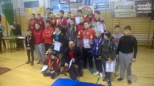 Worek medali młodych zapaśników Worek medali młodych zapaśników