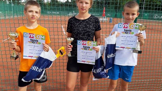 Worek medali zawodników AT Masters w radomskim Tenis 10