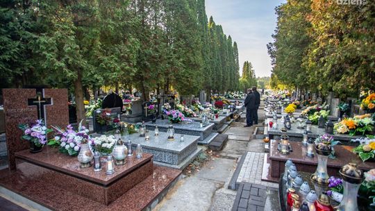 Wszystkich Świętych. Organizacja ruchu w rejonie cmentarza na Firleju