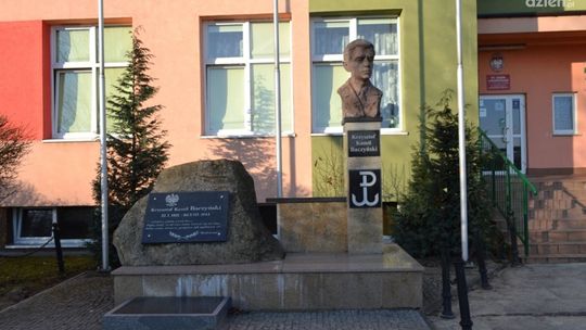 WYBIERZ SZKOŁĘ:  "Baczyński"