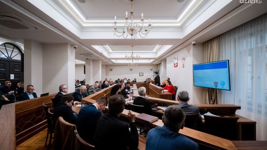 Wybór komisji konkursowej. Radni czekali na... SMS-a