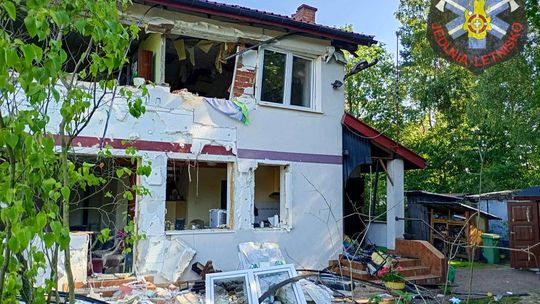 Wybuch gazu w domu we Wrzosowie. Jedna osoba ranna