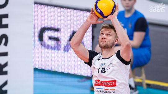 Wychowanek Kacper Gonciarz nadal będzie prowadził grę Czarnych Radom