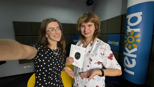 Wydaje pierwszy tom poezji, wygrywa w konkursie filmowym. O czym pisze Amelia Pudzianowska?