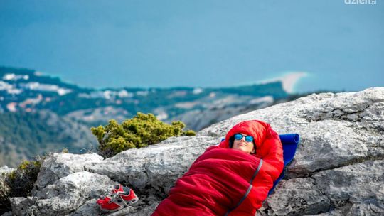 Wygodny śpiwór na biwak - na co zwrócić uwagę?