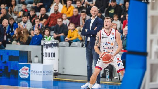 Wygrana koszykarzy HydroTrucku Radom w atmosferze święta