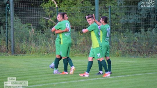 Wygrane rezerw Radomiaka, Pilicy i Oskara, remis KS Warka na inaugrację czwartej ligi. 