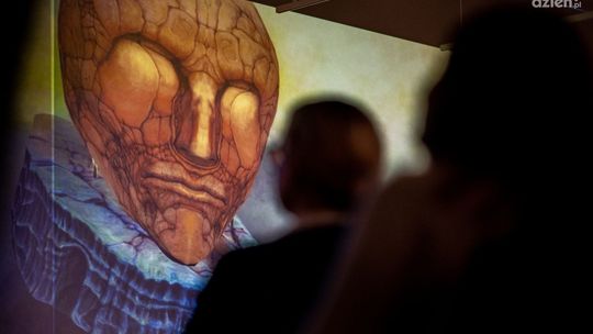 Wyjątkowa wystawa w Kamienicy Deskurów. Można obejrzeć dzieła Beksińskiego