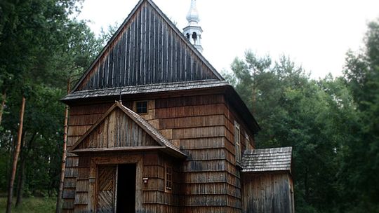 Wyjątkowe miejsce na ślub: kościół w radomskim skansenie.