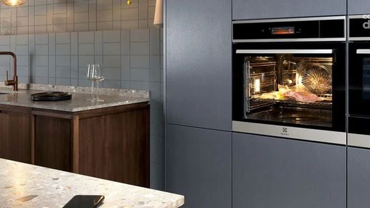 Wyjątkowy smak każdej potrawy dzięki piekarnikowi parowemu Electrolux.