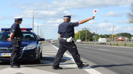 Wyjeżdżasz na weekend? Uważaj na drogach